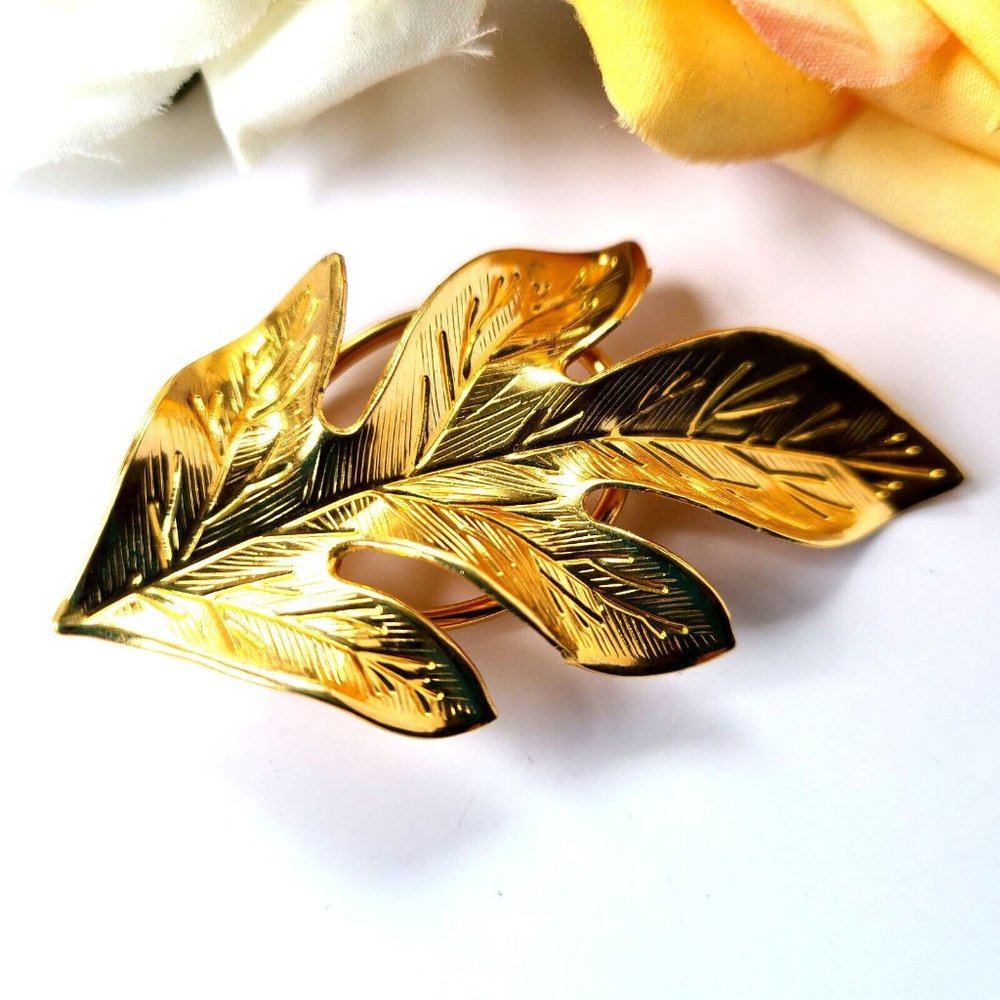 Leaf Scarf Clip Gold-Tone Fall Inspired Nature Motif Country Outdoors Accessory